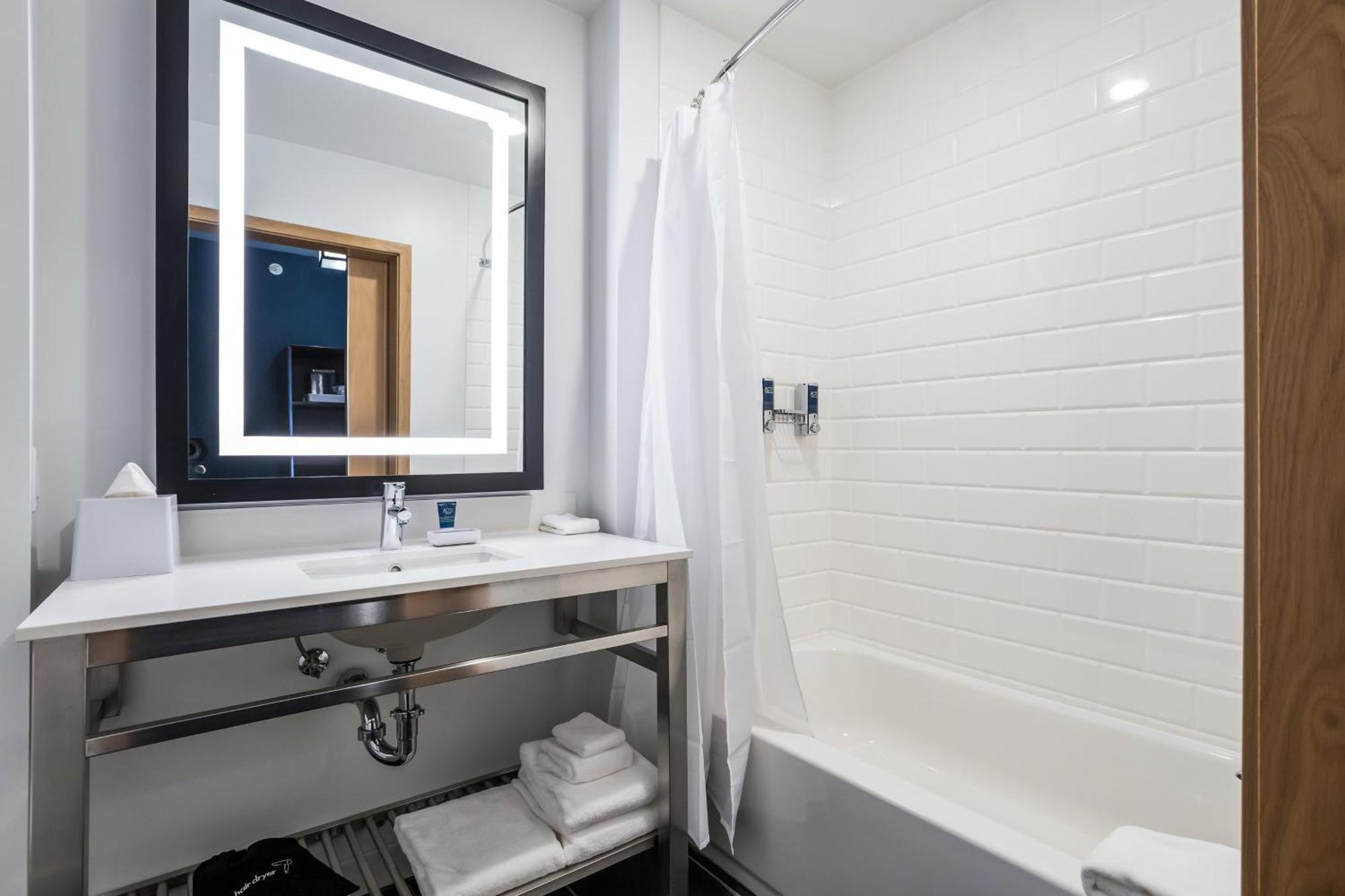 Four Points By Sheraton Elkhart Exteriör bild